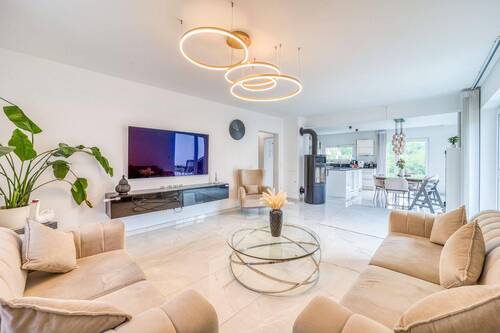 Wohnzimmer mit Kamin EG - 