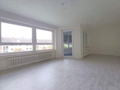 20251006_113056 - 3-Zimmer-Wohnung mit Balkon - 649,00&nbsp;EUR Kaltmiete, ca.&nbsp; 74,00&nbsp;m&sup2;&nbsp;Wohnfl&auml;che