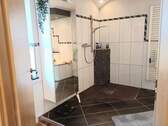 Dusche mit Bodenablauf - 