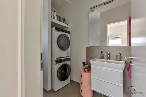 ...und Waschmaschinenstellplatz - 