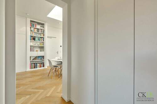 Flur mit hochwertigen Schranksystemen - 