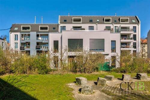 das Emsemble aus drei Gebäuden - 