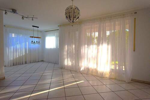 8. Esszimmer WZ mit Zugang zur Terrasse DSC - 