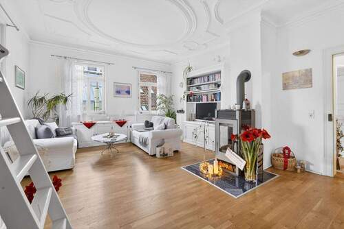 Wohnzimmer - Stilvoll wohnen in der Esslinger Altstadt - 4,0 Zimmer Eigentumswohnung (provisionsfrei)