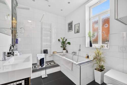 Bad Bild 1 - Etagenwohnung mit 114,00 m&sup2; in Esslingen zum Kaufen