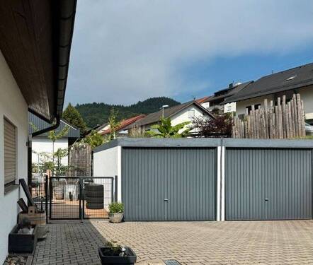Ost-Seite mit Doppelgarage - Einfamilienhaus in Gernsbach zum Kaufen