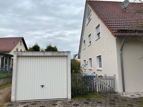 Einzelgarage / Gebäudeseitenansicht - 