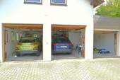 3 er Garage mit Fenster und WT ü Hauswasserwerk - 