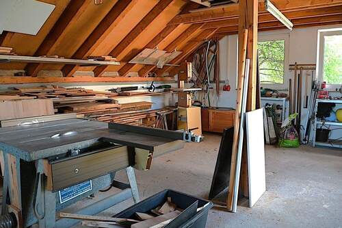 Werkstatt über den Garagen - 