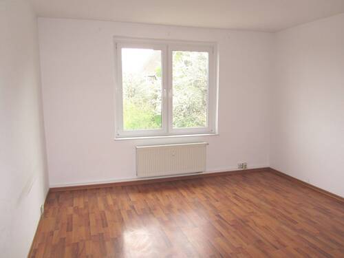 Wohnzimmer - 3 Zimmer Etagenwohnung zur Miete in Pölzig