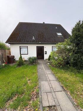 Außenansicht - Freistehendes Einfamilienhaus mit viel Potenzial - Verwirklichen Sie hier Ihren Wohntraum