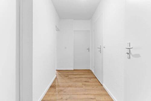 Flur - Moderne 3-Zimmer-Wohnung mit Loggia und Skylineblick