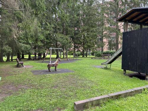 Mehrfamilienhaus mit Fussweg - 