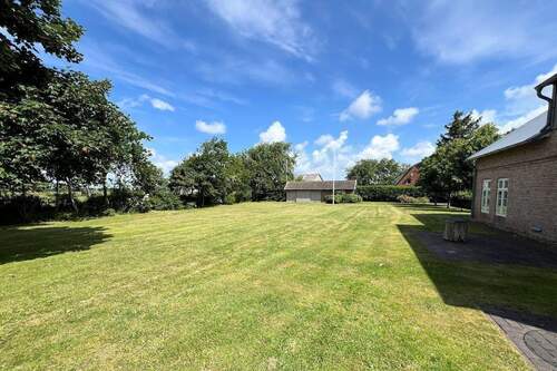 Großzügiges Grundstück - 