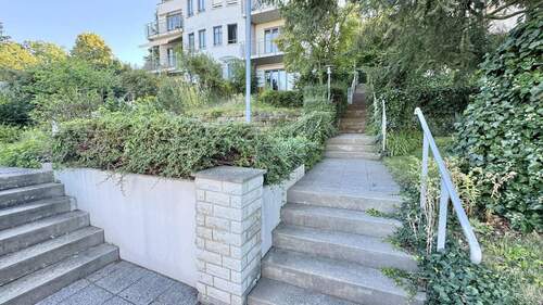 Treppen zum Gebäude - 