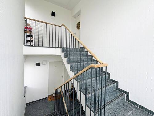 Treppenhaus - 4 Zimmer Etagenwohnung zum Kaufen in Berlin