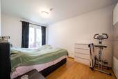 Schlafzimmer mit Balkonzugang - 