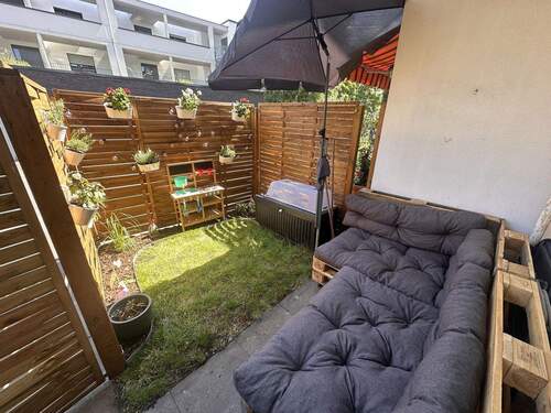 Garten - Möblierte 2-Zimmer-Wohnung mit kleinem Garten in Wesseling - befristet auf 6 Monate