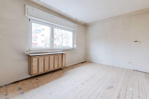 Wohn-/ Essbereich - 4 Zimmer Reihenmittelhaus zum Kaufen in Frankfurt am Main