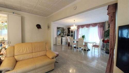 Blick vom Wohnzimmer ins Esszimmer - 