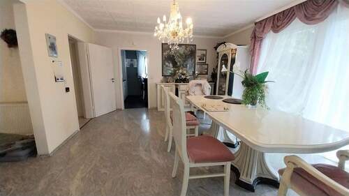 Esszimmer mit Blick zur Küche - 