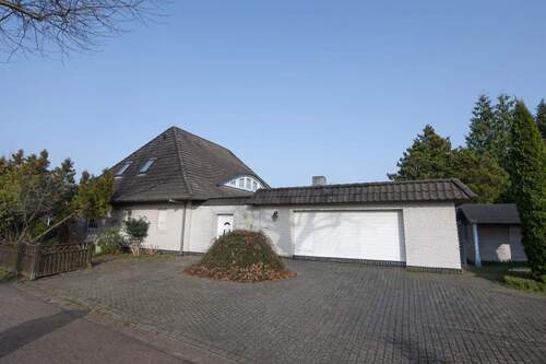 Westansicht m. Garage - 