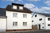 Straßenansicht - 6 Zimmer Mehrfamilienhaus, Wohnhaus zum Kaufen in Ketsch