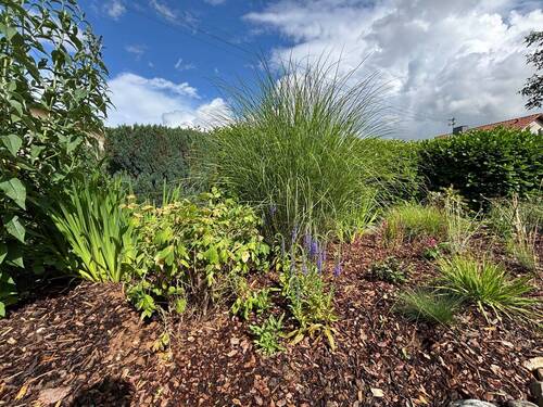 Teil der Aussenanlage - Mehrfamilienhaus, Wohnhaus mit 111,00 m&sup2; in Runkel zur Miete
