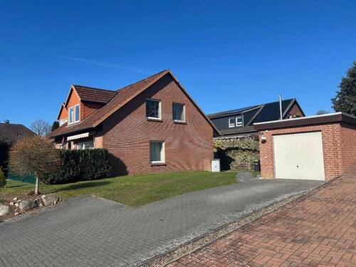 Giebelansicht - 7 Zimmer Mehrfamilienhaus, Wohnhaus zum Kaufen in Bad Bodenteich