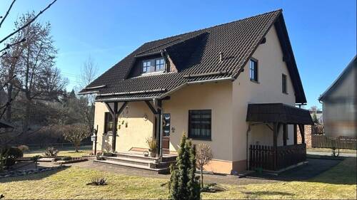 Seiten- und Rückansicht - 7 Zimmer Einfamilienhaus in Eibau