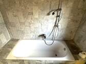 Bad mit Wanne - 
