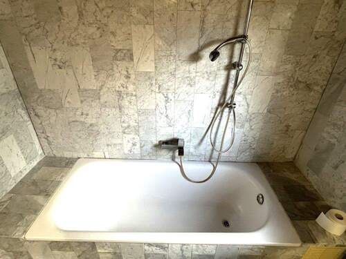 Bad mit Wanne - 