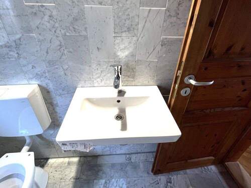 und Waschbecken - 