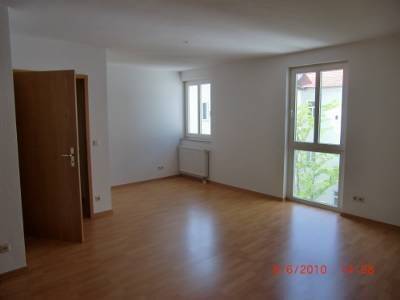 Wohnzimmer - 3 Zimmer Etagenwohnung in Weißenfels