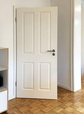 wertige Kassettentüren und Hamburger Fußleisten - 