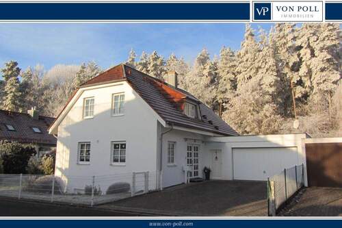 Titelbild - Hochwertiges Einfamilienhaus in ruhiger Waldrandlage mit Wellnessbereich