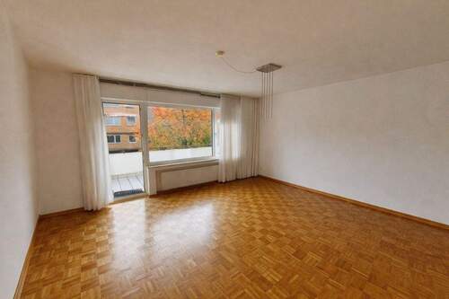 Wohnzimmer - 2 Zimmer Etagenwohnung in Köln