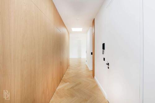 Flur mit Einbauschränken - 