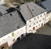 GRENZE LUXEMBURG: BAUERNHAUS MIT GROßEN STALLUNGEN AUF 13 AR! - Perl / Borg