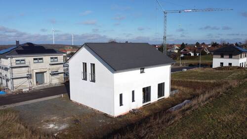 Luftbild - 6 Zimmer Einfamilienhaus zum Kaufen in Kröppen