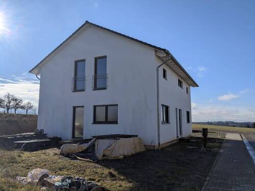 Straßenansicht - 6 Zimmer Einfamilienhaus in Kröppen