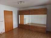 Schlafzimmer incl. großem Kleiderschrank - 