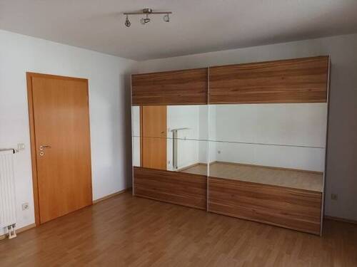 Schlafzimmer incl. großem Kleiderschrank - 