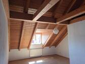 Dachzimmer mit sichtbaren Dachstuhl - 