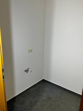 Abstellraum mit Waschmaschinenanschluss - 