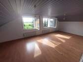 Wohnzimmer - 3 Zimmer Etagenwohnung zum Kaufen in Ebersbach-Sulpach