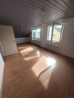 Wohnzimmer - 3 Zimmer Etagenwohnung in Ebersbach-Sulpach