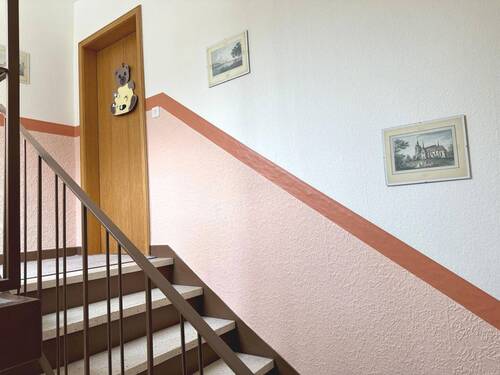 Treppenbereich - Zugang zur Wohnung im Dachgeschoss - 
