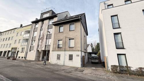 Strassenansicht - Handwerkertraum in Köln-Raderberg: 4-Parteien-Haus plus Lager mit enormem Wertsteigerungspotenzial