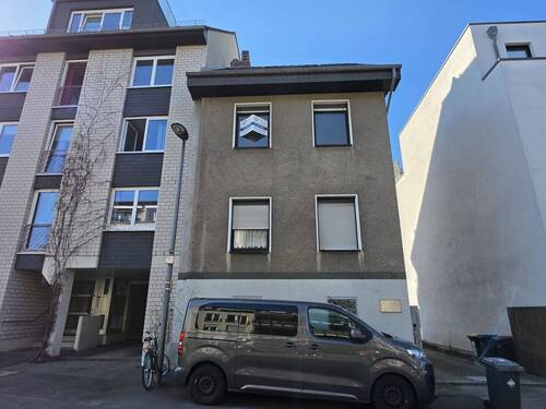Hausansicht - 8 Zimmer Mehrfamilienhaus, Wohnhaus zum Kaufen in Köln / Raderberg